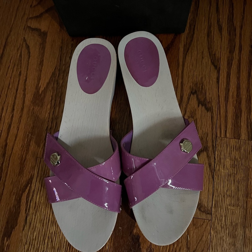Gucci sandals size 8